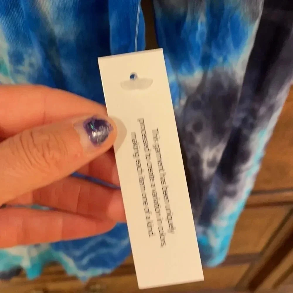 3/$15 No boundaries tie dye shirt - Picture 4 of 6